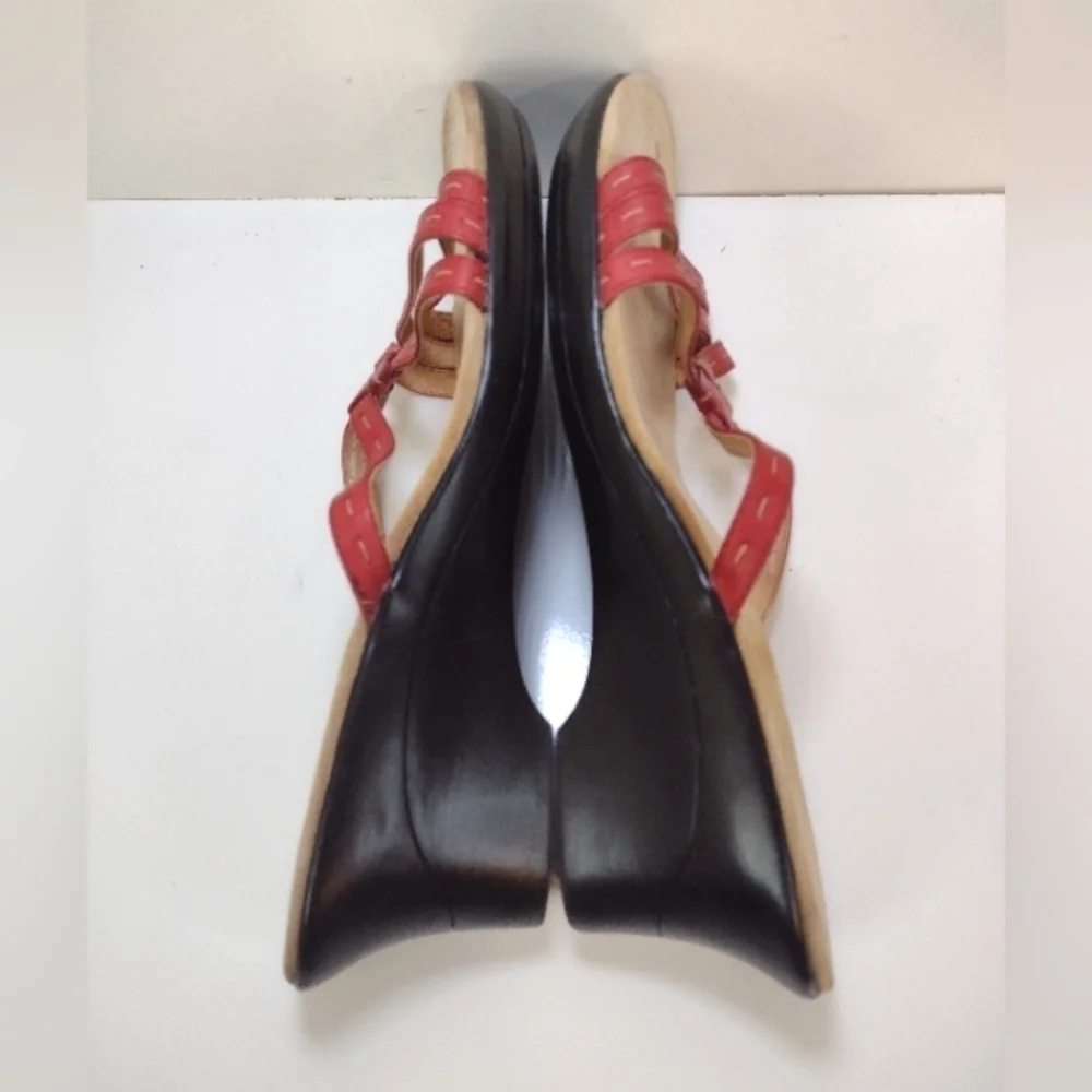 Clark's women's wedge strapy sandals size (10)M